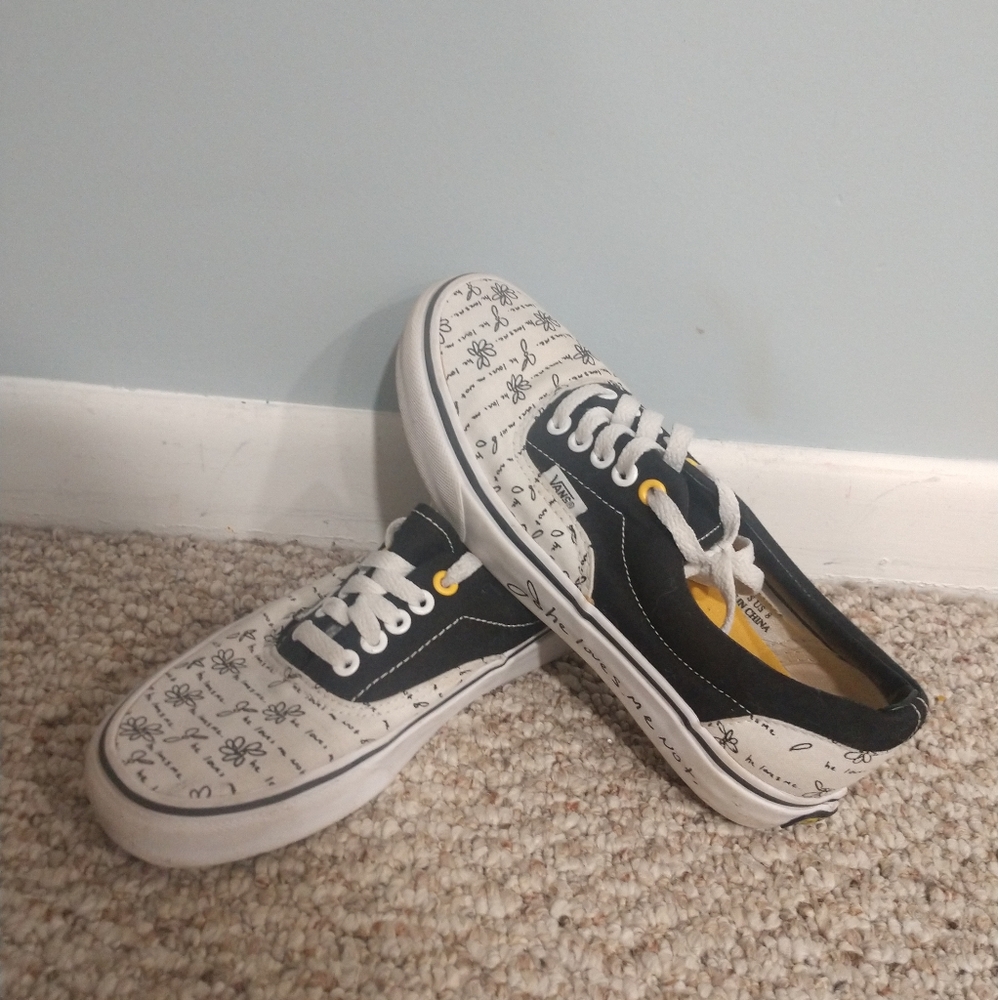He loves me, he loves me not. Women's Vans Rare